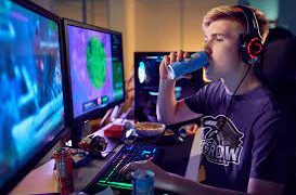 The Social Side of Gaming: Connecting with Friends in Online Worlds