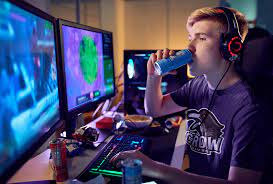 The Social Side of Gaming: Connecting with Friends in Online Worlds